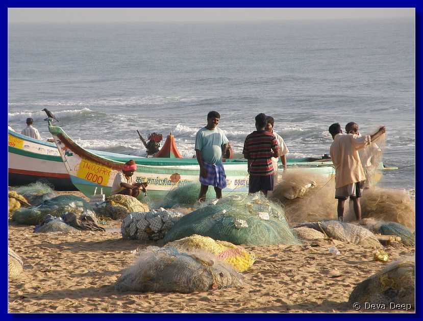 A03 Mahabalipuram Beach-fisherman 