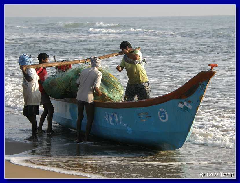 A05 Mahabalipuram Beach-fisherman 