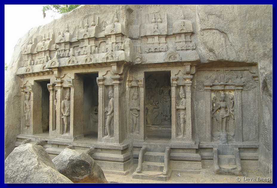 A23 Mahabalipuram Trimurti cave temple 