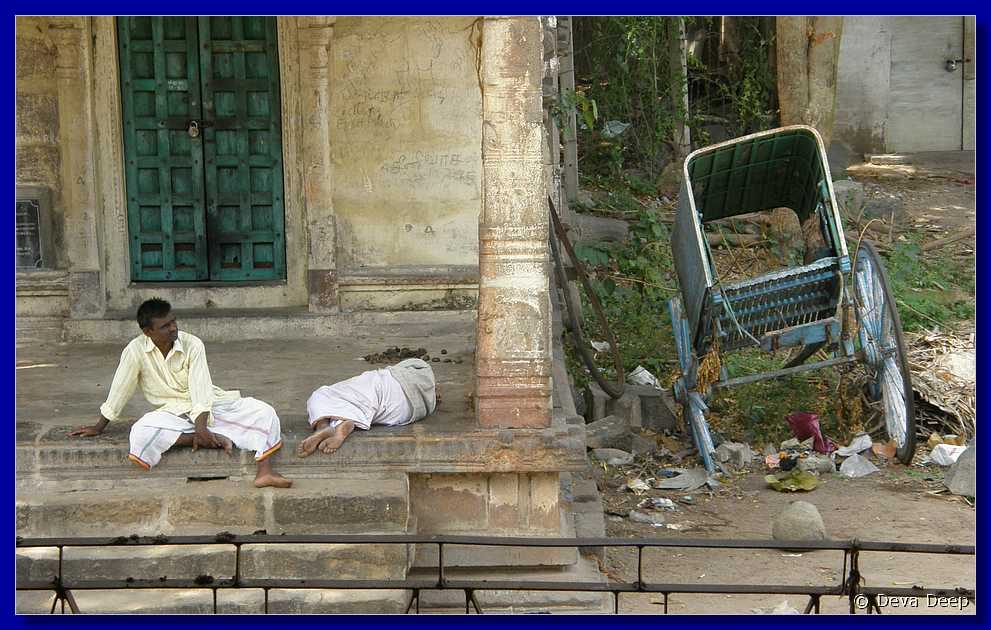A96 Kanchipuram Devarajaswami Temple men sleeping 