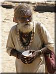 A09 Mahabalipuram Beach - old beggar .jpg