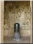 A25 Mahabalipuram Trimurti cave temple .JPG