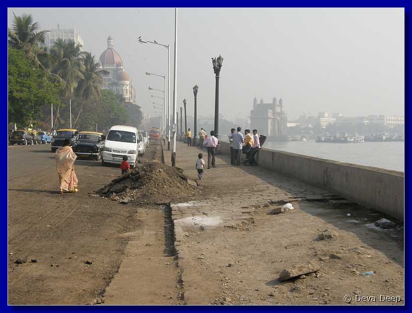 M48 Mumbai Street-dirt close to Gateway of India 38