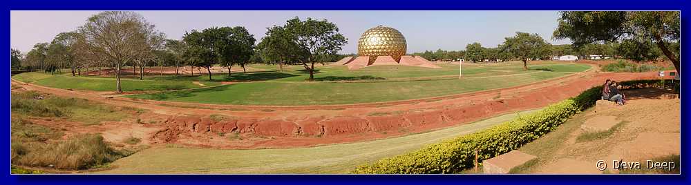 P24 Auroville Matrimandir - Banyan tree