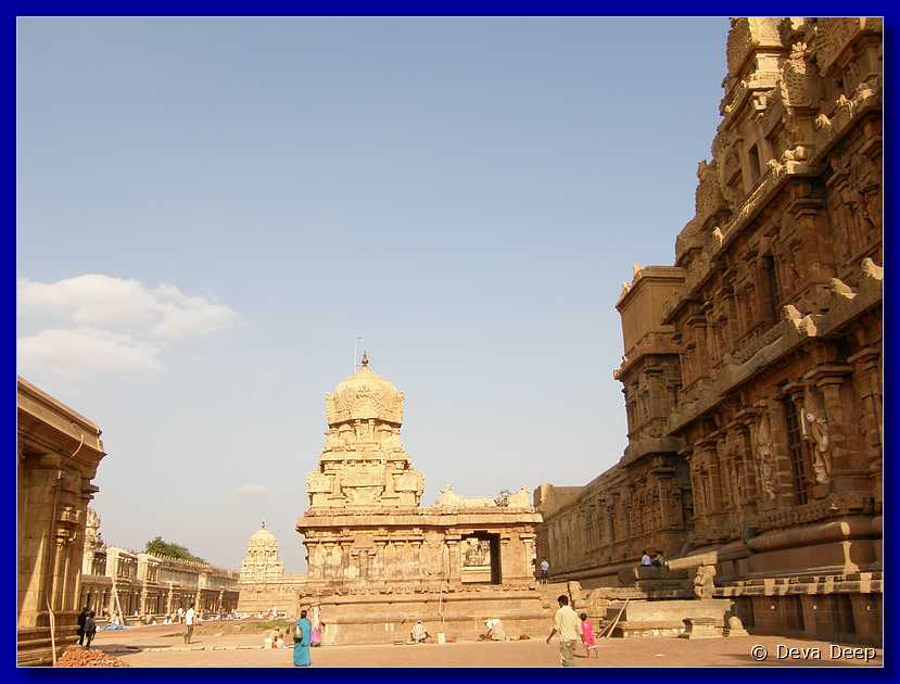 P30 Thanjavur Brihadishwara Temple - fort