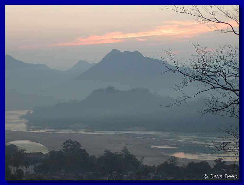 Luang Prabang Phou Si town-sunset 102-4