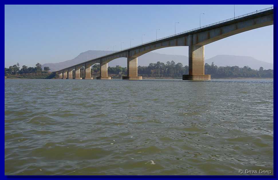 427  Pakse Mekong bridge-str-cr