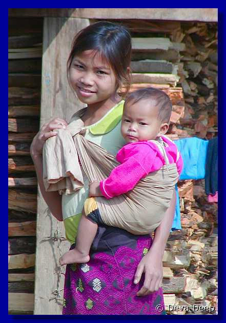 Vang Vieng Girl with child N28
