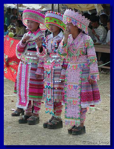 Vang Vieng Mon hill tribes N28-1