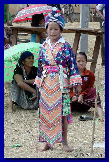 Vang Vieng Mon hill tribes N28-2