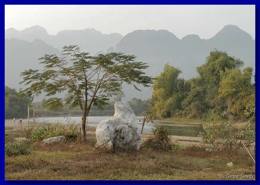 Vang Vieng River N27-04