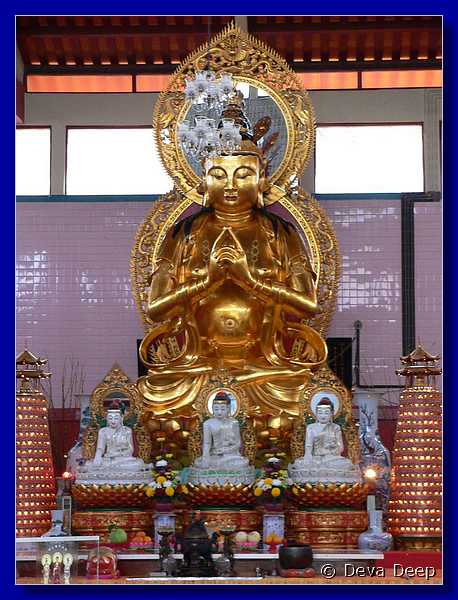 07541 20060126 0900-50 Cameron Highlands Sam Poh Temple Buddha