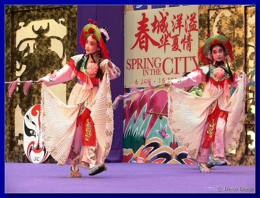 08945 20060203 1313-48 Singapore Kids dances in shopping center