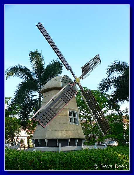 08196 20060201 0828-46 Melaka Dutch windmill