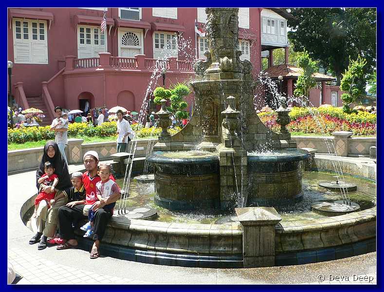 08413 20060201 1236-54 Melaka Fountain
