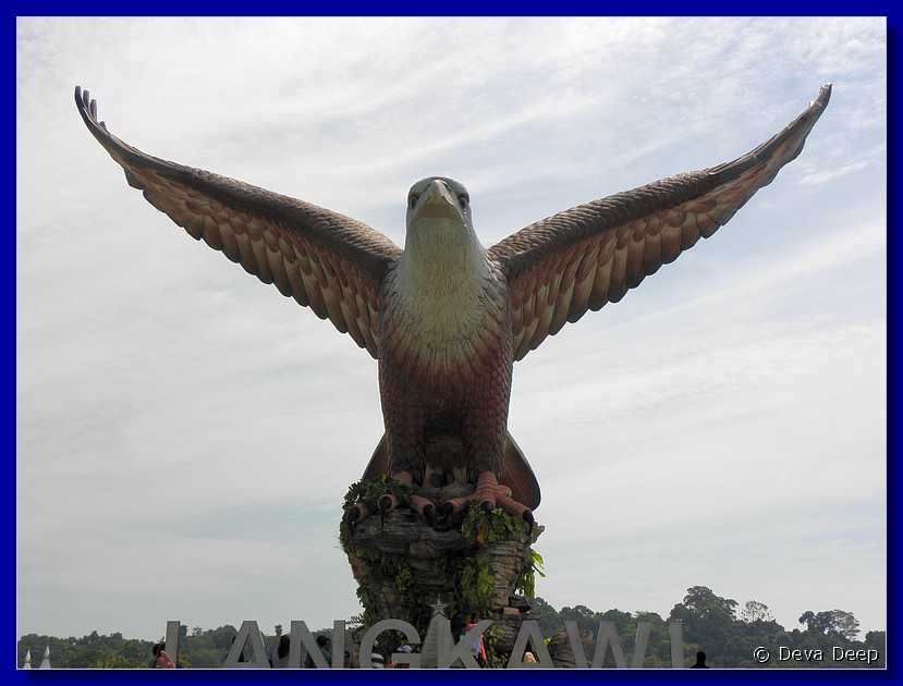 LA04 Langkawi Ferry eagle statue