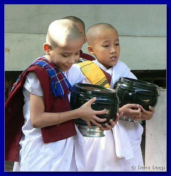 3067 Amarpura Mha Ganayon Kyaung Monks