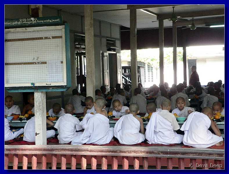 3102 Amarpura Mha Ganayon Kyaung Monks