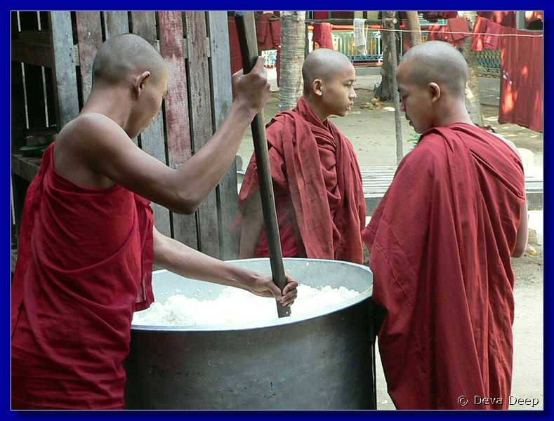 3126 Amarpura Mha Ganayon Kyaung Monks