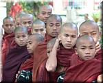 3074 Amarpura Mha Ganayon Kyaung Monks.JPG