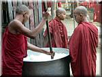 3126 Amarpura Mha Ganayon Kyaung Monks.JPG