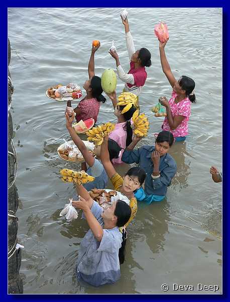 3479 Bagan Boat from Mandalay Fruity Women