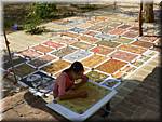4474 Bagan Htilominlo Girl with paintings.JPG
