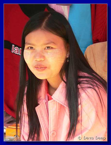 1741 20041221 1032-52 Taunggyi Market 1 with women
