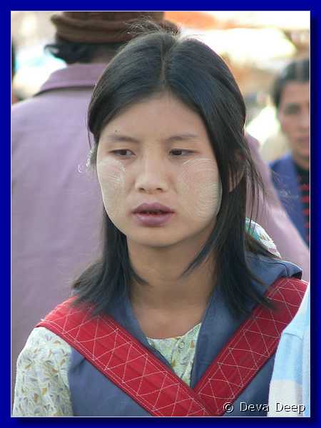 1769 20041221 1544-58 Taunggyi Market 2 with women
