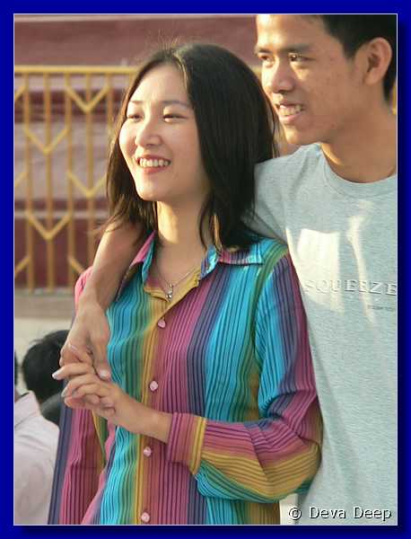 4707 20050113 1701-18 Yangon Schwedagon Paya Happy couple