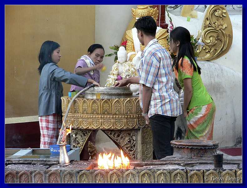 4728 20050113 1738-58 Yangon Schwedagon Paya-iC
