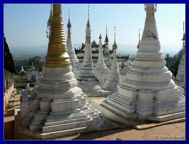 2179 Inle lake Taung Tho Kyaung pagodas.jpg
