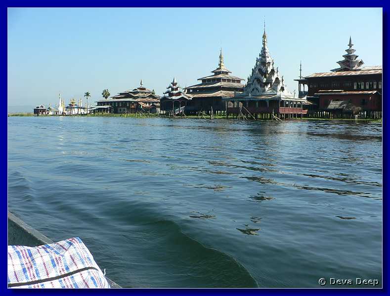 2211 Inle lake Boat-pagodas.JPG