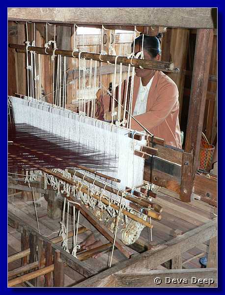 2265 Inle lake Silk weaving.JPG