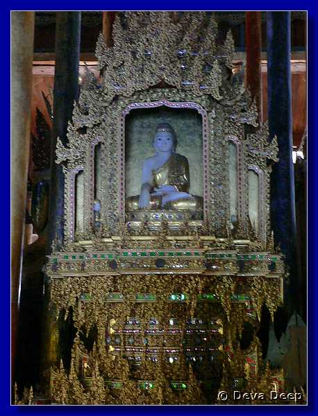 2459 Nga Phe Kyaung-Cat monastry.jpg