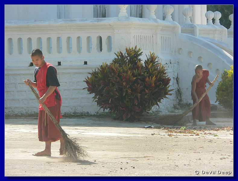 2618 Maing Thauk-landscape-ahram-monks.JPG