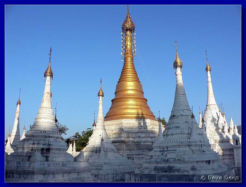 2827 Nyaungshwe Pagodas.jpg