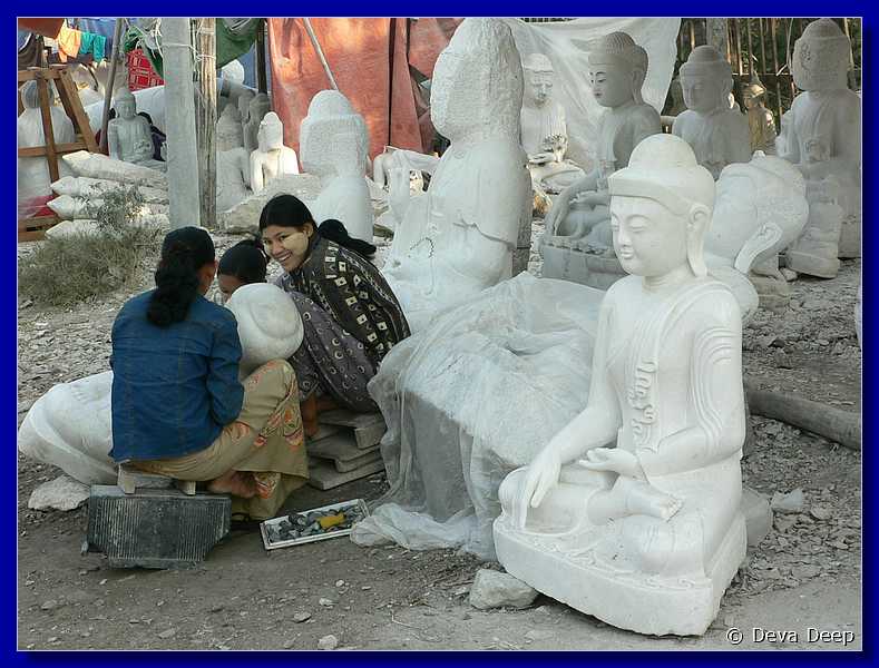 3039 Mandalay Making of Buddha statues