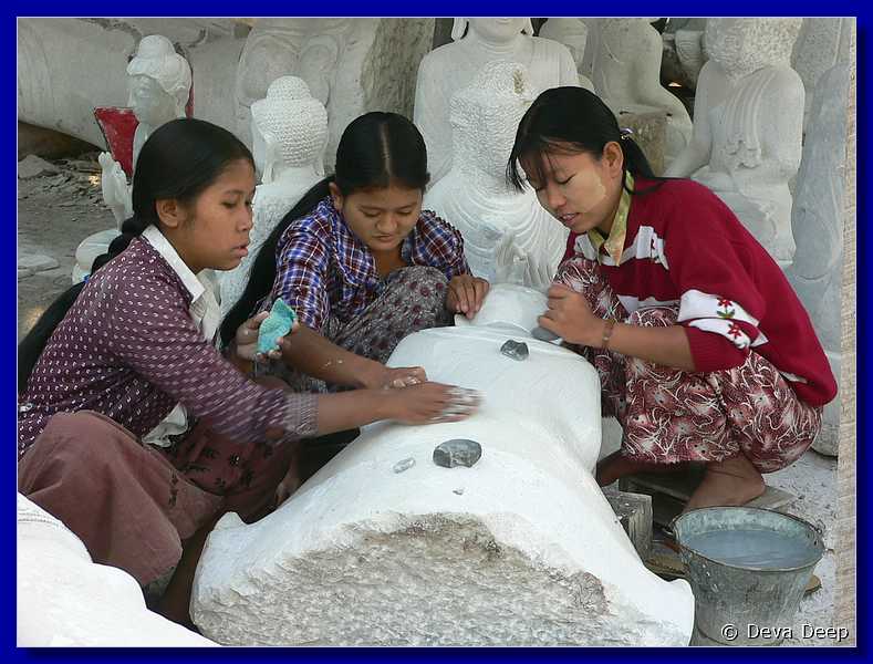 3043 Mandalay Making of Buddha statues