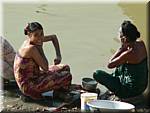 3428 Mandalay River with people women bath.JPG