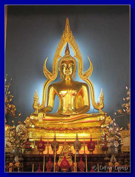 Bangkok Marble Temple 20011225 1419 7
