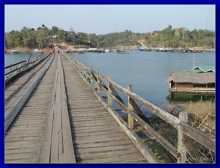 Sangkhlaburi 20030213 1639 Mon-wooden bridge
