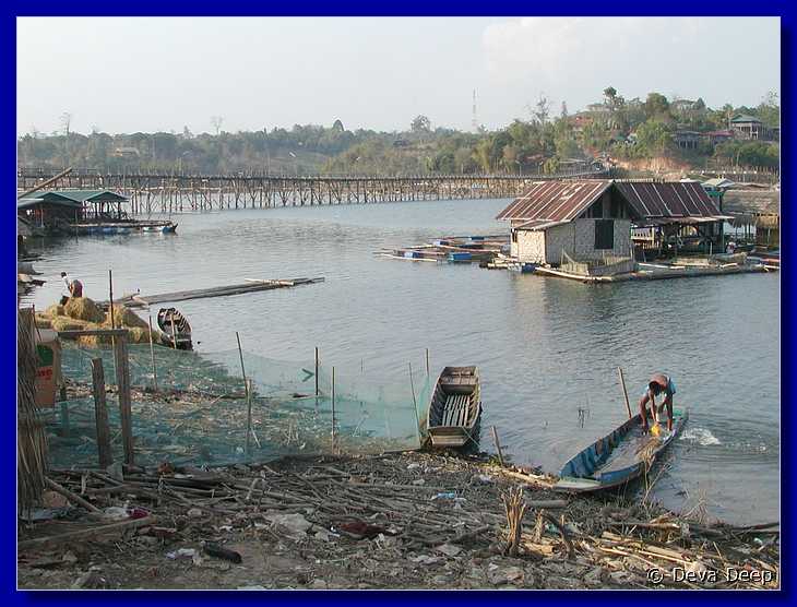 Sangkhlaburi 20030213 1653 Mon-wooden bridge-s