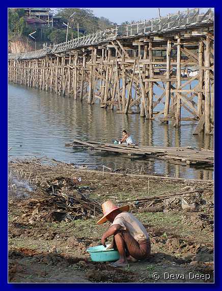 Sangkhlaburi 20030213 1701 Mon-wooden bridge