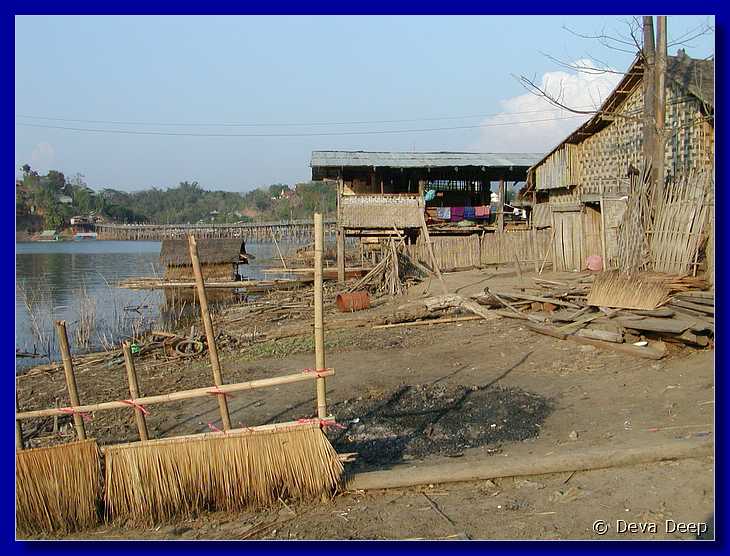 Sangkhlaburi 20030213 1711 Mon-wooden bridge