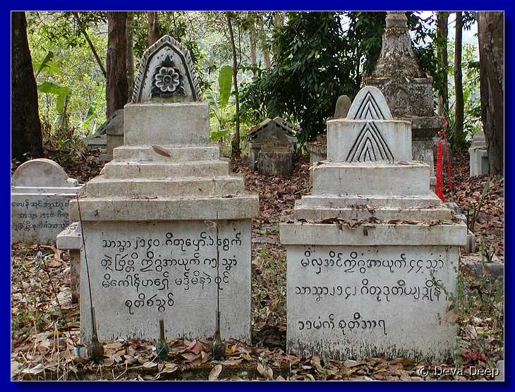 Sangkhlaburi 20030214 1224 graves