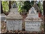 Sangkhlaburi 20030214 1224 graves.JPG