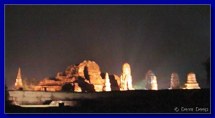Ayuthaya Wats at night 20011127 1850