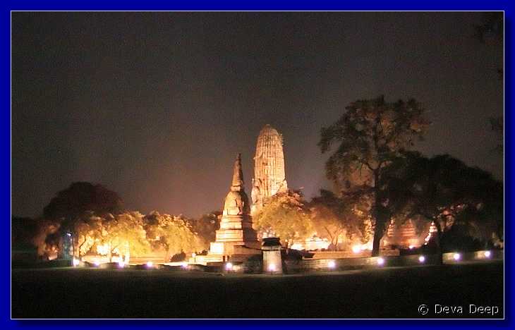 Ayuthaya Wats at night 20011127 1918
