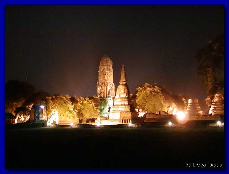 Ayuthaya Wats at night 20011127 1927